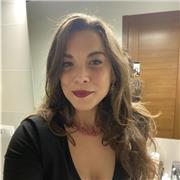 Profesora imparte clases a niñ@s de cualquier edad